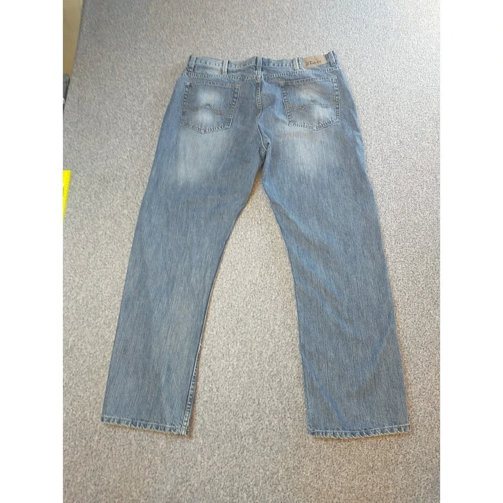 Wrangler Straight Fit Mens Light Wash Blue Denim Jeans 36x31 (Measures 36x31)